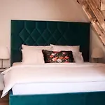 Madam S Boa Apartment