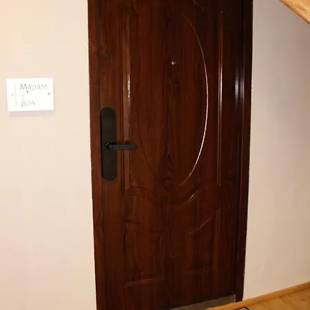 Madam S Boa * Banská Štiavnica